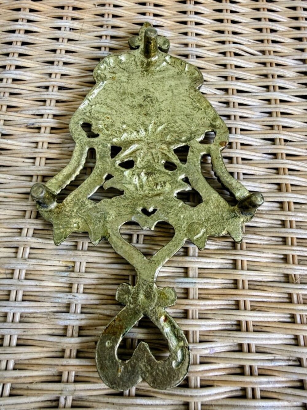 Vintage 40s Cast Brass Tivet Starburst Heart Handle Footed - Picture 5 of 6
